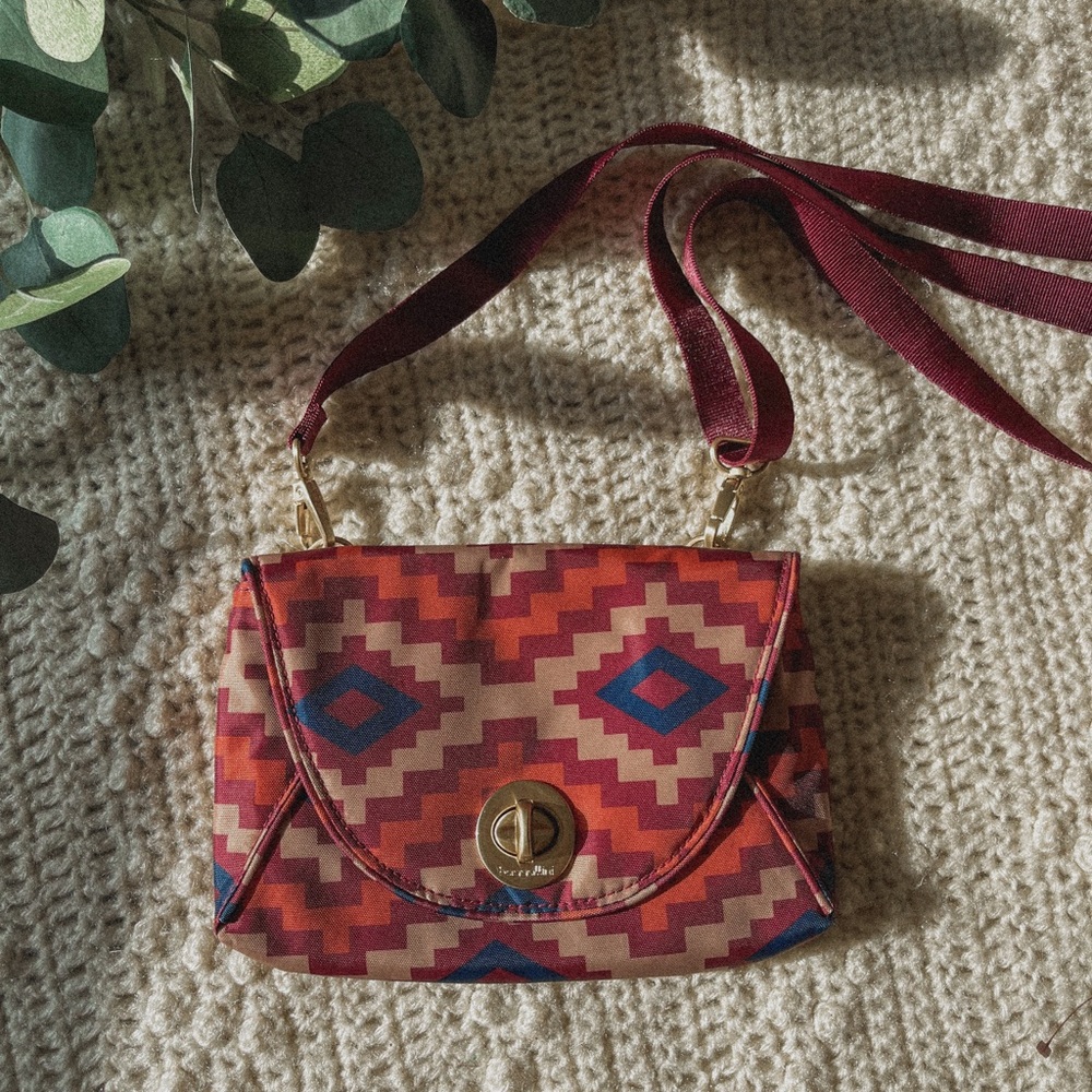 Baggallini Aztec travel crossbody